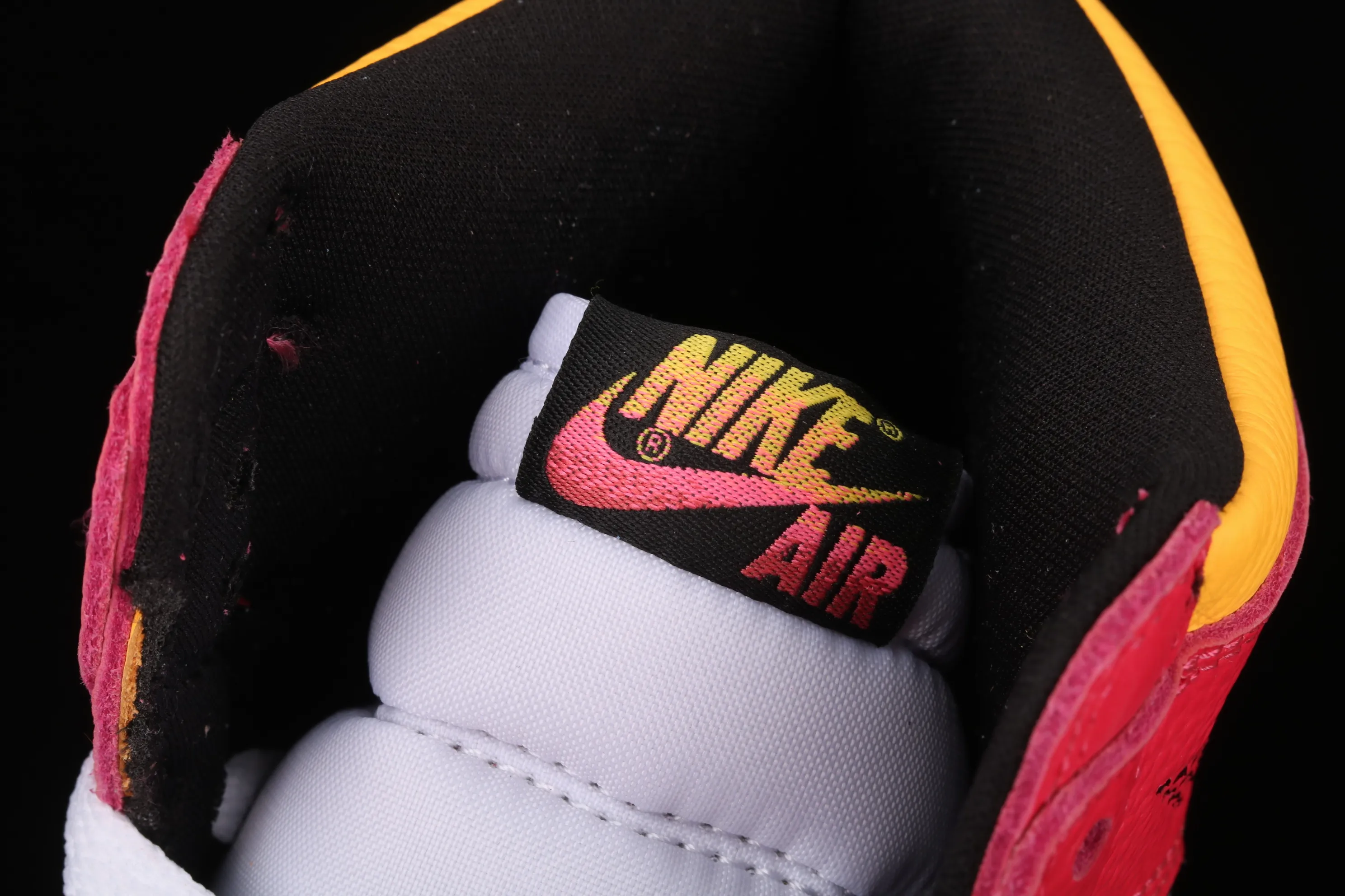 All categories Air Jordan Jordan series basketball shoes Air Jordan 1 High X version Air Jordan 1 "Sail/University Red" AJ1 Joe 1 Olympic white and red high-top basketball shoes 555088-603